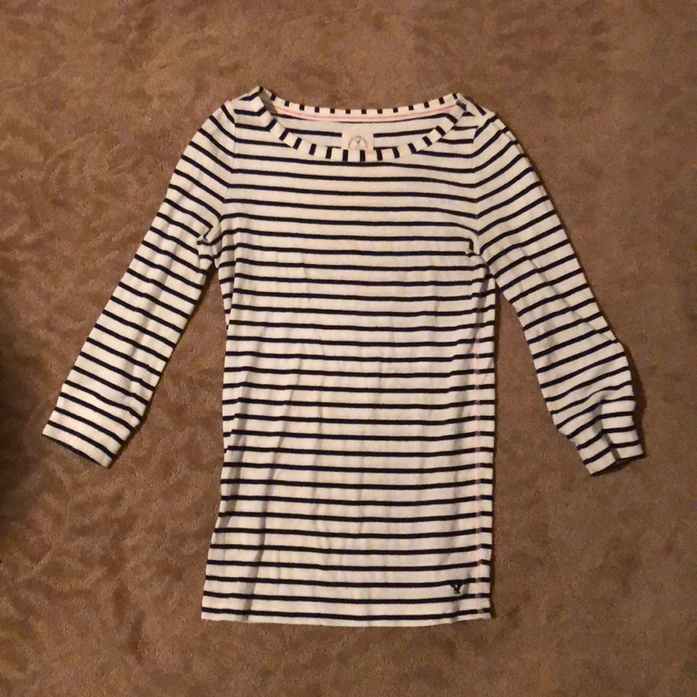 Long 3/4 sleeve black and white striped shirt